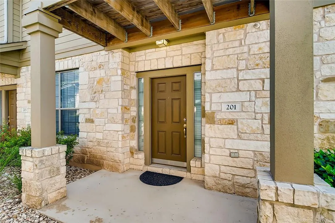 2 bed, 2.0 bath, 1090 sqft, $1,750 — Photo 2