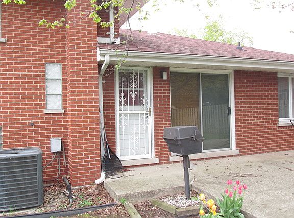 5th image of 17126 University Ave