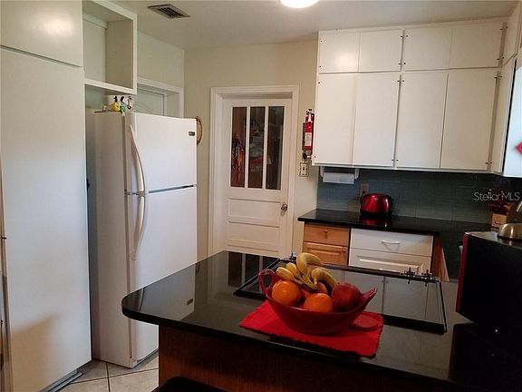 4th image of 10708 Edgewater Ln