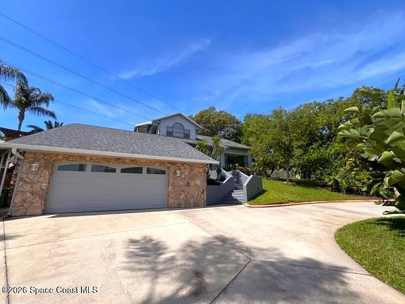 3 bed, 4.0 bath, 2544 sqft, $5,000 — Photo 2