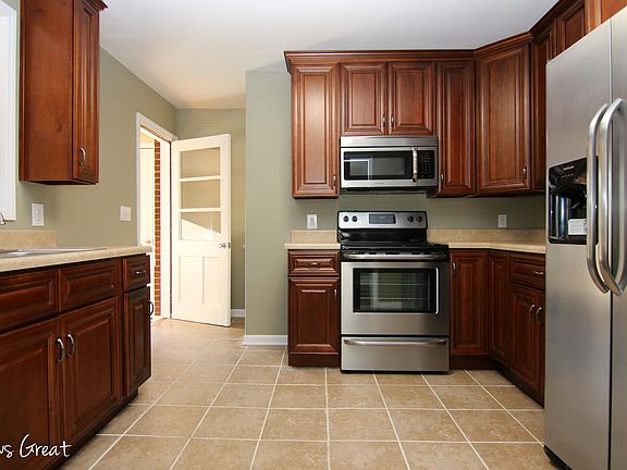 4th image of 3823 Green Valley Dr SW