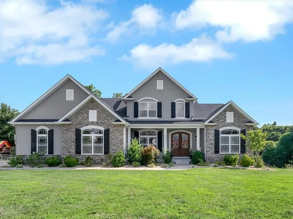 2922 Christopher Dr, Saint Louis, MO 63129