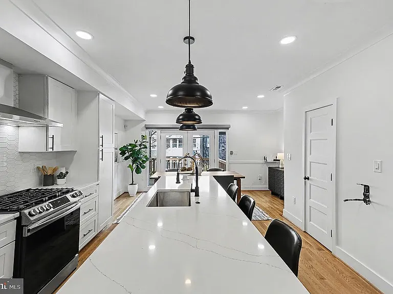 1427 Parkwood Pl NW — Photo 9