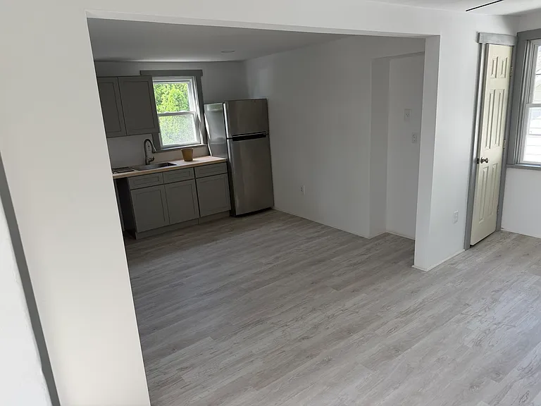907 E Chocolate Ave #B — Photo 3