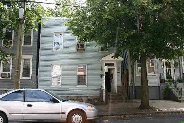 1st image of 33 Manhattan Ave