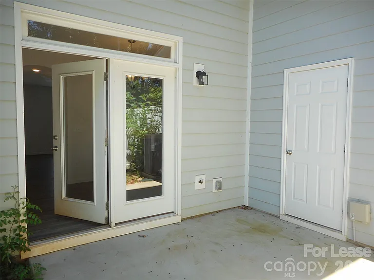 1030 Beatty Woods Dr — Photo 7