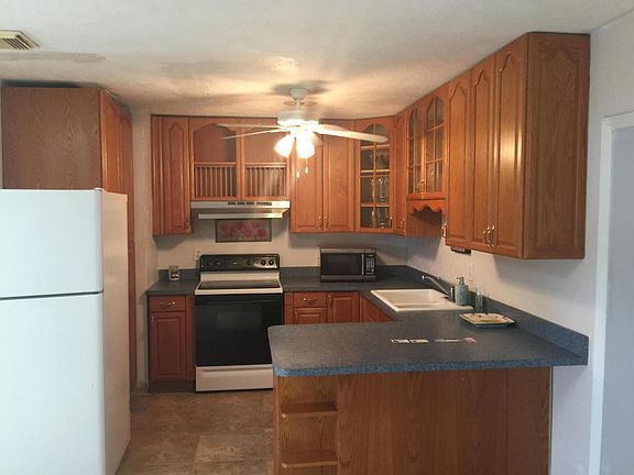 2nd image of 731 SE Solaz Ave