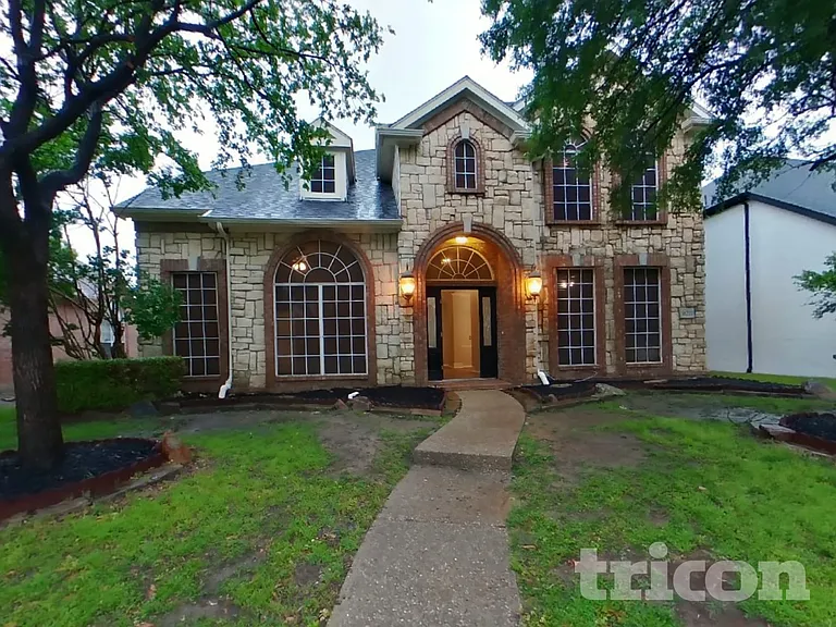 11222 Raveneaux Dr — Photo 2