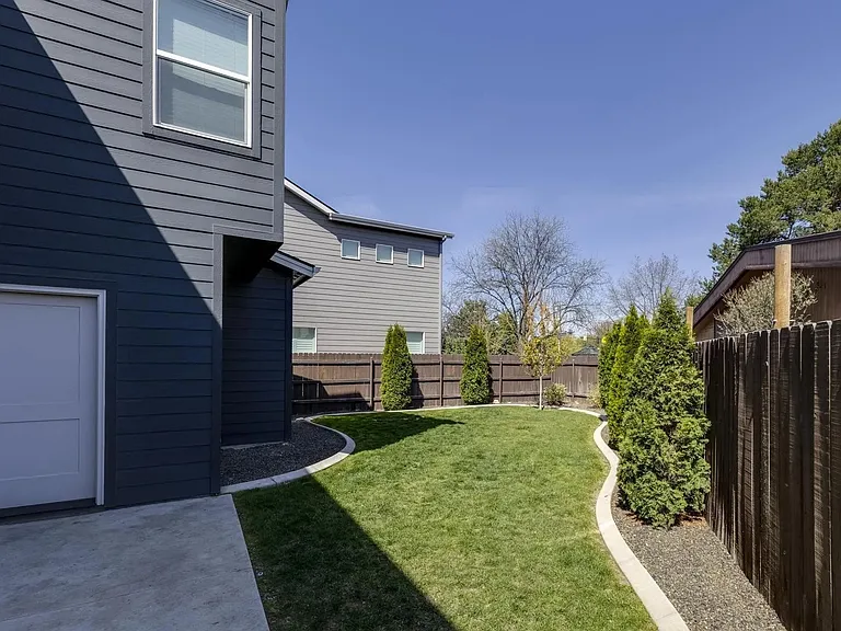 114 E Demming Ln — Photo 19