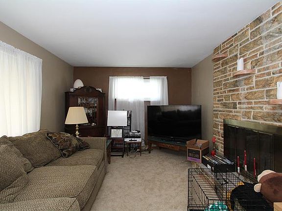 3rd image of 1232 Kemper Ave
