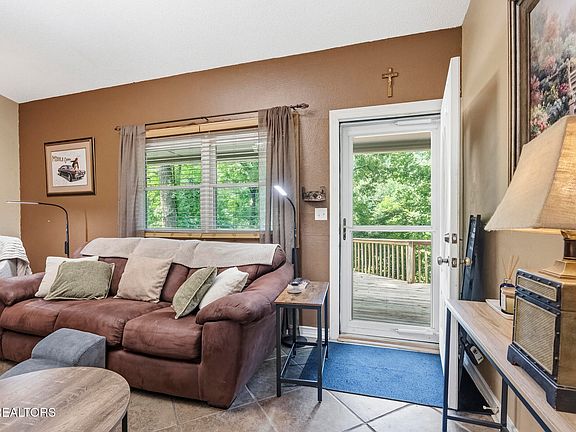 4th image of 1007 S Ridge Pl