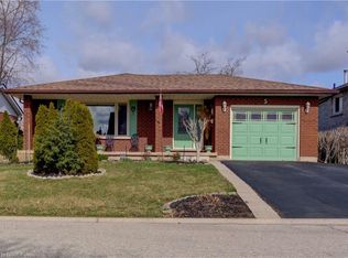5 Secretariat Ct, Brantford, ON N3P1P8