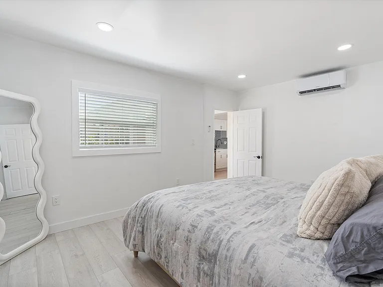 543 NE 3rd Ave — Photo 15