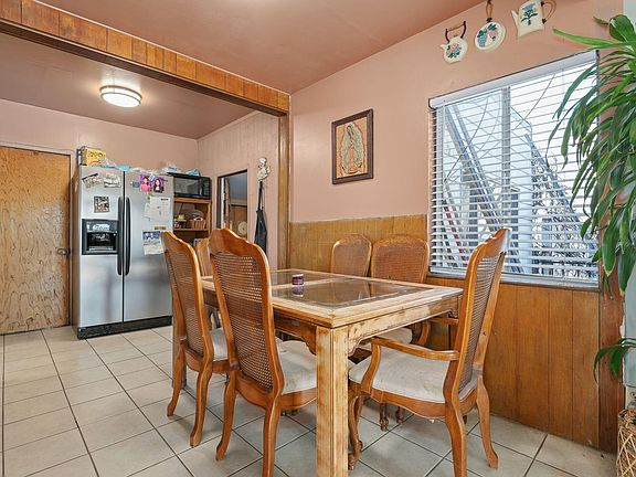 4th image of 99 Nectarine Ave