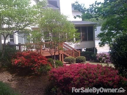 2nd image of 3000 Oaktree Ct NE