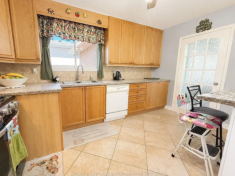 29 Charles Tupper Dr — Photo 8