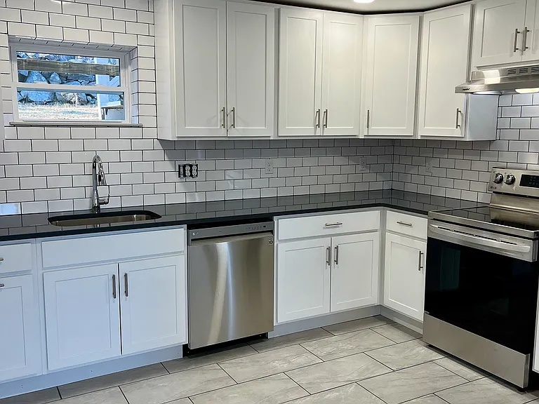 200 Bulgarmarsh Rd #B2 — Photo 2