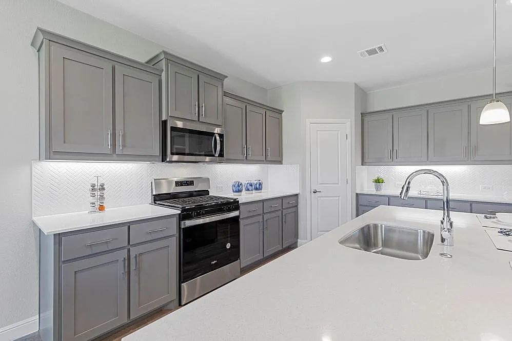 4 bed, 2014 sqft, $2,999 — Photo 3