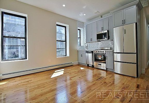 2nd image of 1576 Lincoln Pl APT 1