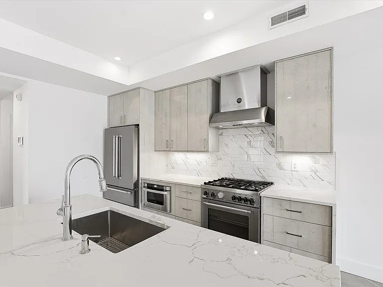 290 Griffith St #2 — Photo 13