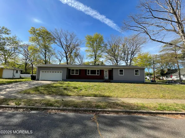 606 Alma Pl, Oakhurst, NJ 07755