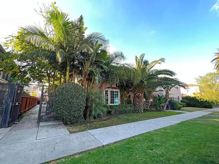2021 Pine Ave — Photo 7