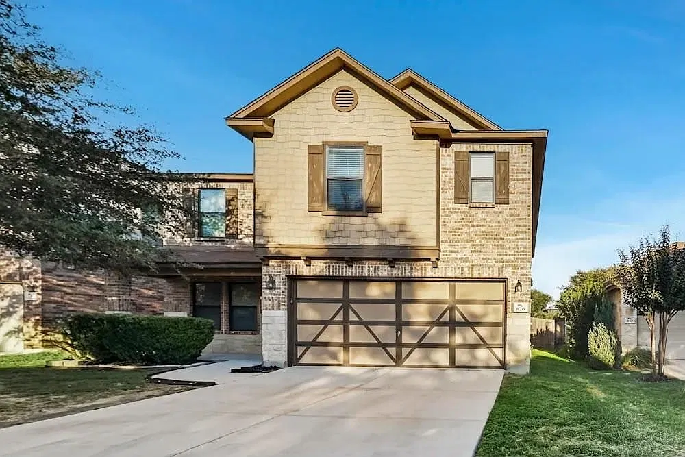 4 bed, 2.0 bath, 2563 sqft, $1,550 — Photo 1