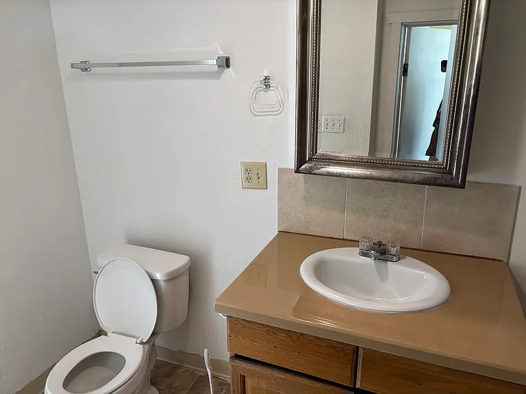 318 N Date St — Photo 5