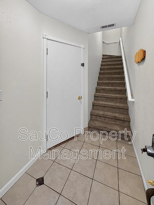 3 bed, 2.5 bath, 1742 sqft, $2,495 — Photo 3