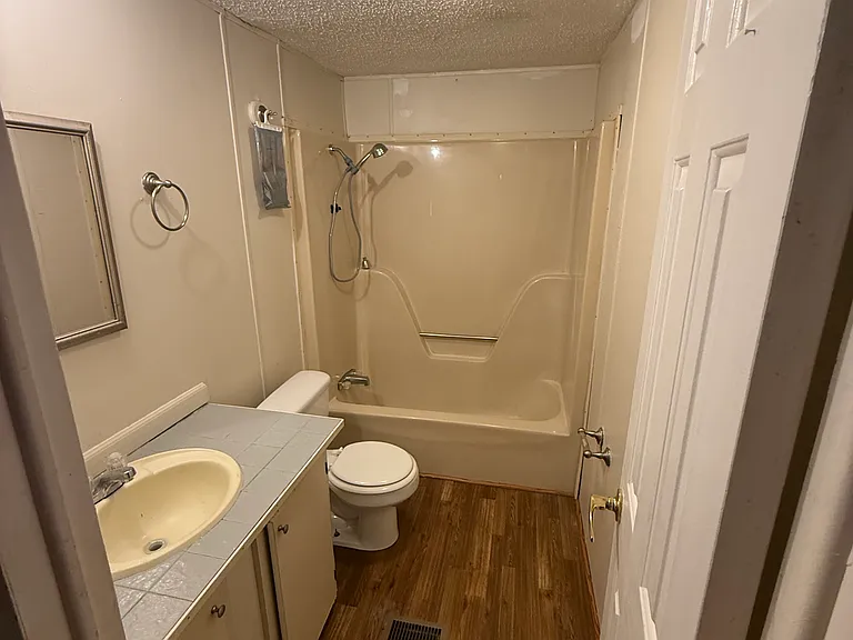 2017 Lee Road 137 — Photo 10