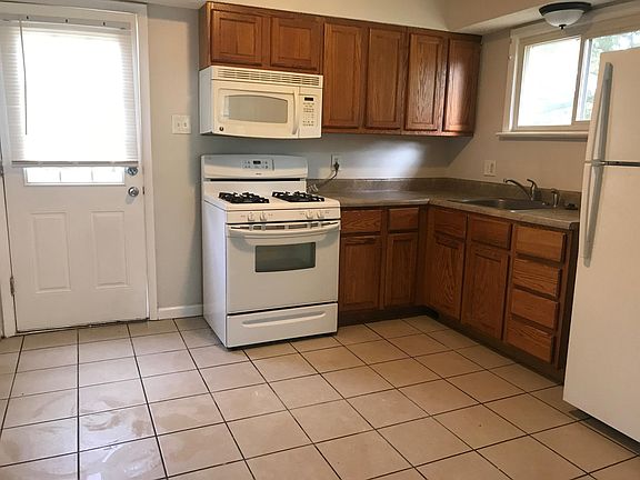 3rd image of 11909 Criterion Ave