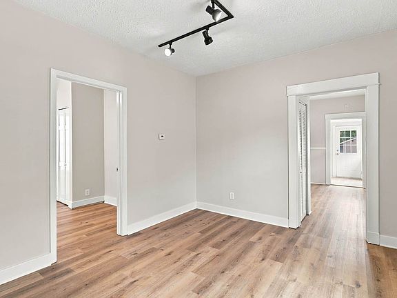 3rd image of 708 Inverness Ave