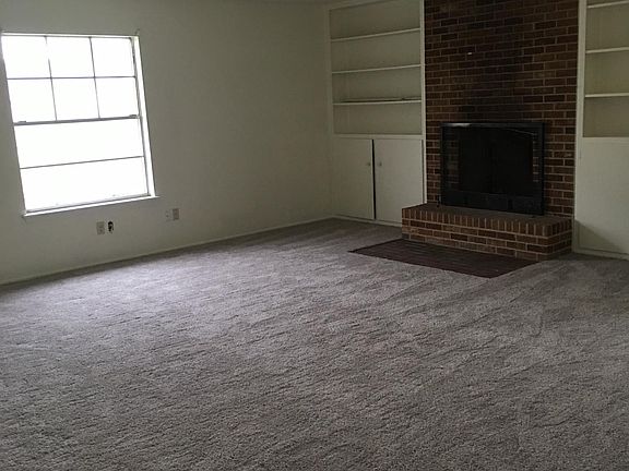 3rd image of 1010 N Wells St