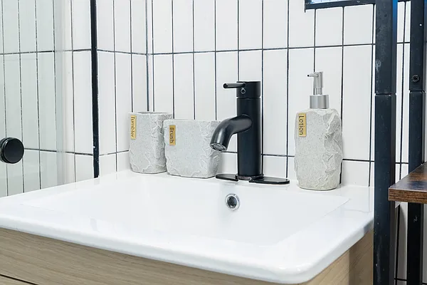 Rented by Urban Furnished LLC | media 24