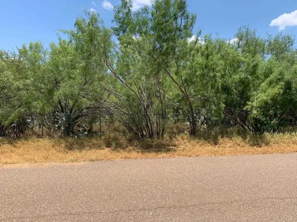 106 Uvalde St, Encinal, TX 78019