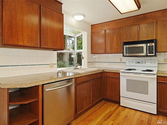 3rd image of 2728 165th Ave NE