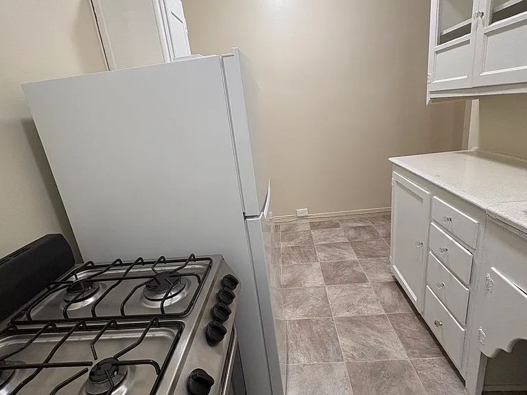 Lenox Apartments — Photo 19
