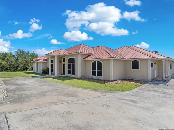 165 County Road 2740, Mico, TX 78056