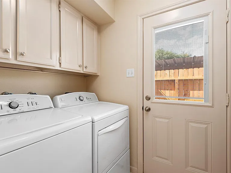 14215 Lost Meadow Ln — Photo 10