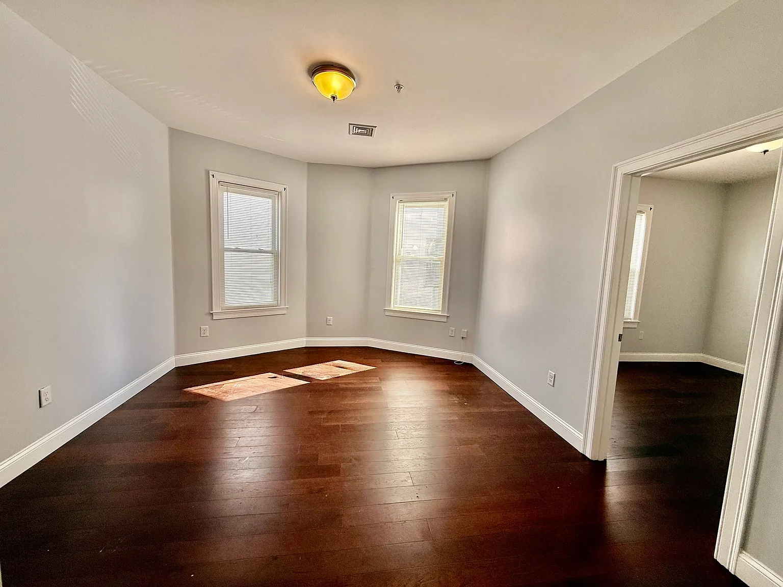 3 bed, 1100 sqft, $3,500 — Photo 2