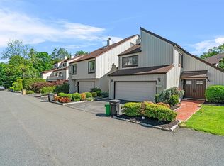 6 Chippewa Ct, Suffern, NY 10901