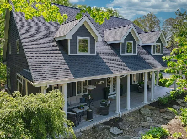 17552 Lakesedge Trl, Chagrin Falls, OH 44023