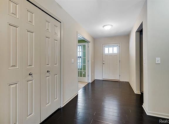 3rd image of 1092 Paddock Dr Unit 80-1