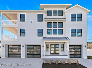102 E South Carolina Ave, Brant Beach, NJ 08008