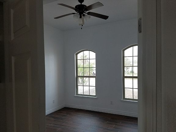 4th image of 13925 Suntan Ave