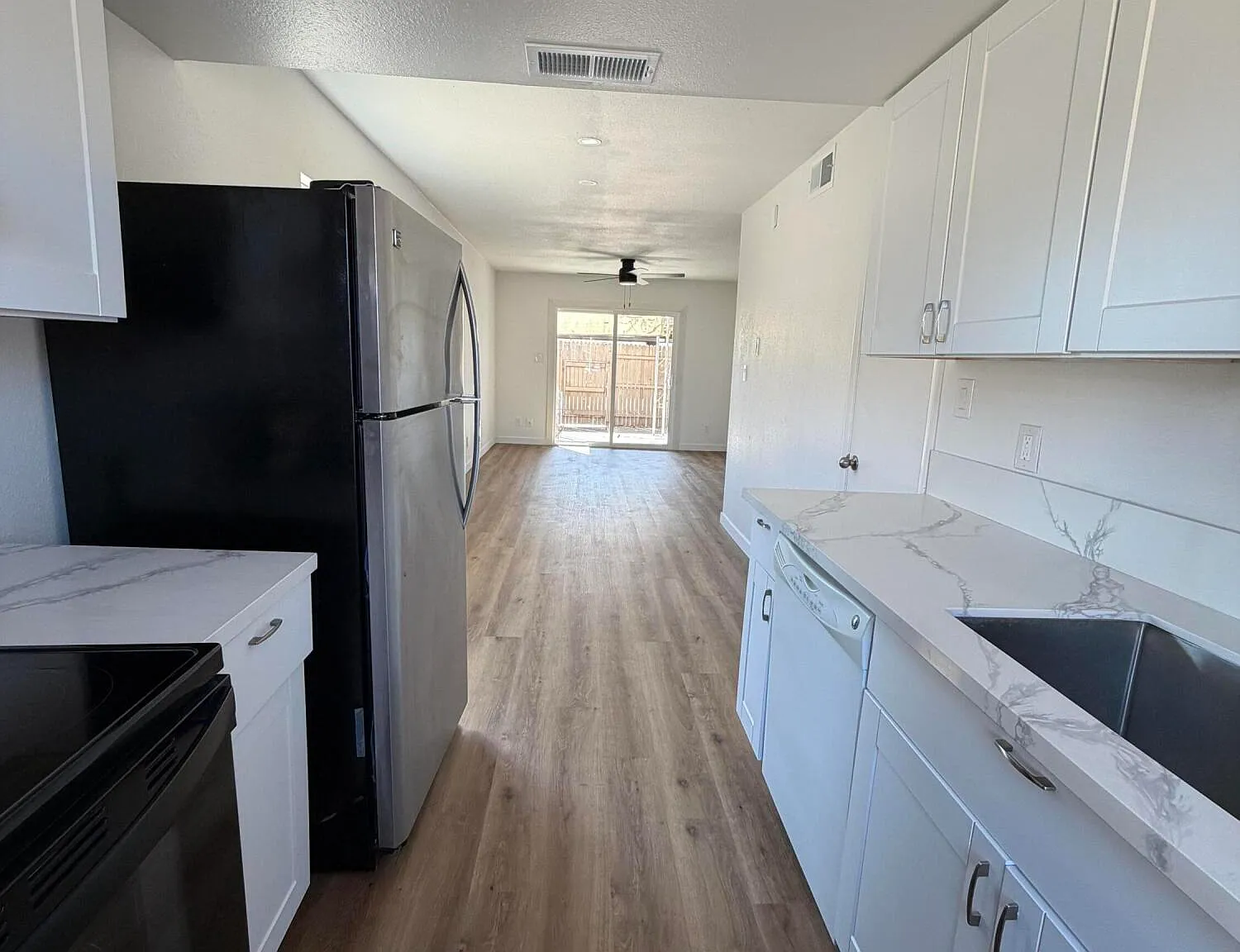 2 bed, 1.0 bath, 792 sqft, $1,700 — Photo 3