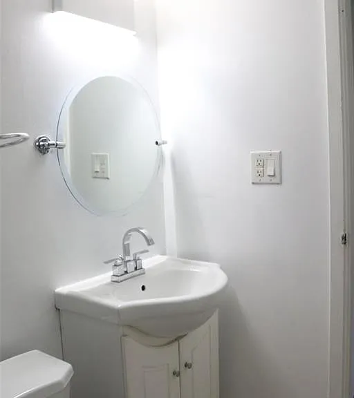 6513 Thornberry Cres — Photo 12