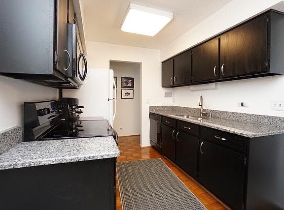 3rd image of 921 Casey Ct APT 4