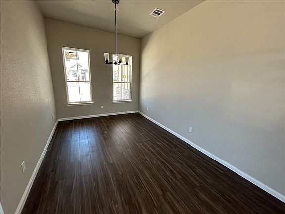 5th image of 2219 Suzy Ct
