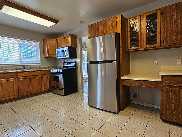 10841 Mildred Dr — Photo 4